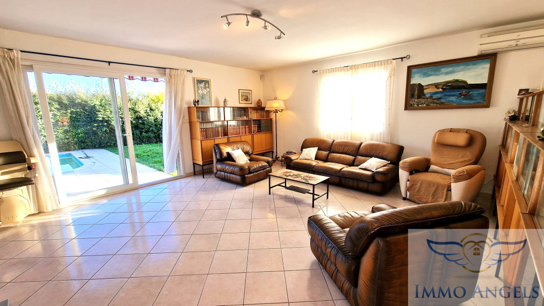 Salon ouvert sur piscine